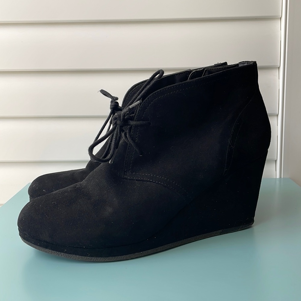 Women's Bessie Wedge Ankle Bootie - Universal Thread™ Black 9.5